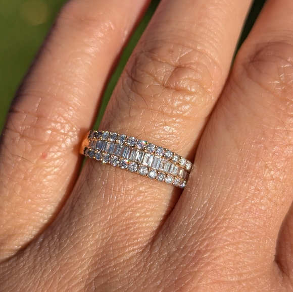 18K Rose Gold Wide Baguette and Round Diamond Band - Picture 5 of 7